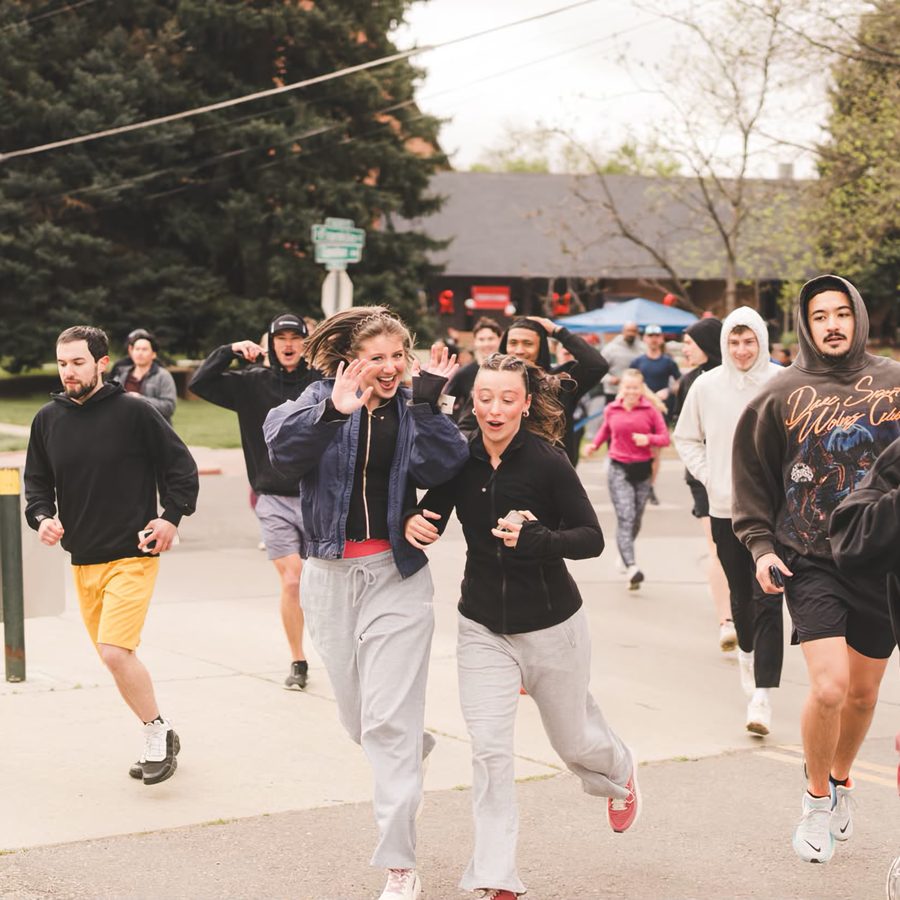 A pack of RWC Denver runners coming down the path together